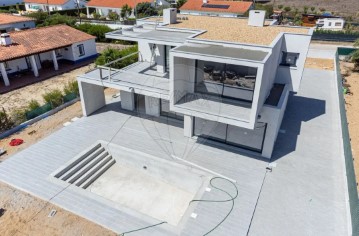 House 4 Bedrooms in Aljezur