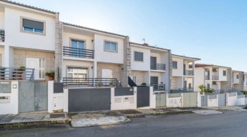 House 4 Bedrooms in Lanhas