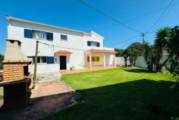 House 4 Bedrooms in Paião