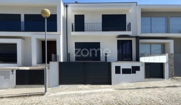 House 3 Bedrooms in Padim da Graça