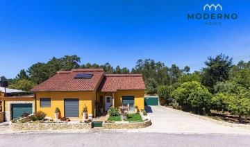 House 4 Bedrooms in Guia, Ilha e Mata Mourisca