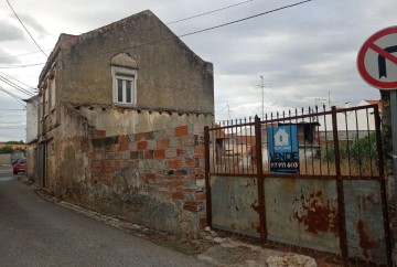 House  in Valado dos Frades