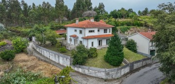 Maison 4 Chambres à Lanhoso