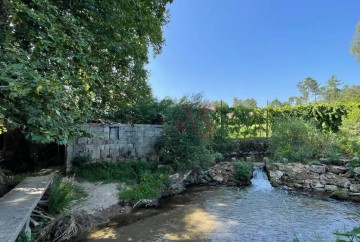 Moradia  em Cernadelo e Lousada (São Miguel e Santa Margarida)