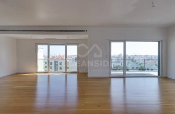 Apartment 4 Bedrooms in Lumiar