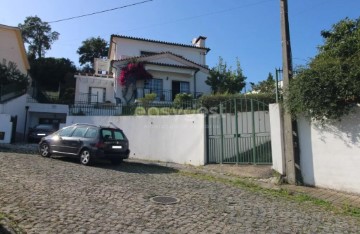 Maison 4 Chambres à Santo António dos Olivais