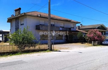 House 4 Bedrooms in Paranhos