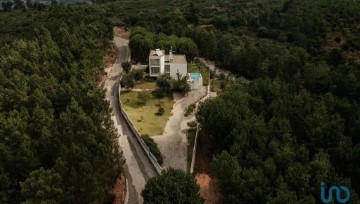 House 4 Bedrooms in Carragozela e Várzea de Meruge