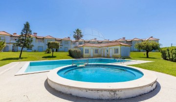 House 3 Bedrooms in Atouguia da Baleia