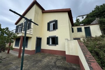 House 4 Bedrooms in Santa Cruz