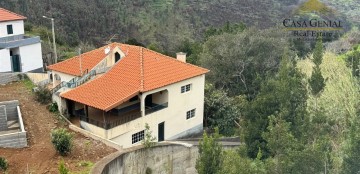 House 3 Bedrooms in Ribeira da Janela