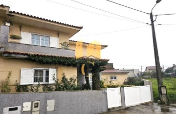 House 5 Bedrooms in Gondifelos, Cavalões e Outiz