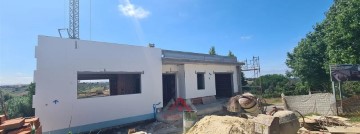 House 4 Bedrooms in Leiria, Pousos, Barreira e Cortes