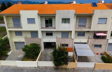 House 3 Bedrooms in Vila Garcia, Aboim e Chapa