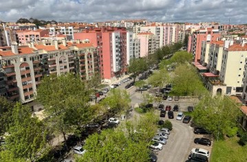 Apartamento 4 Quartos em Massamá e Monte Abraão