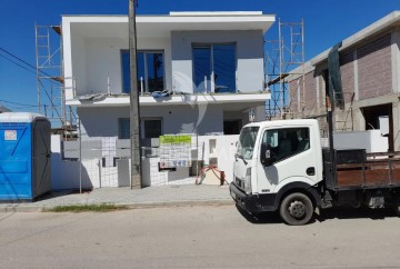 House 4 Bedrooms in Fernão Ferro