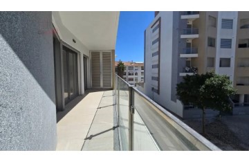 Apartamento 3 Quartos em Carcavelos e Parede