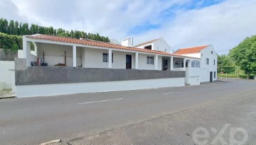 House 3 Bedrooms in Santana