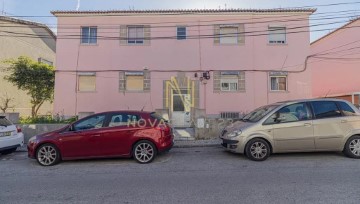 House 2 Bedrooms in Cacém e São Marcos