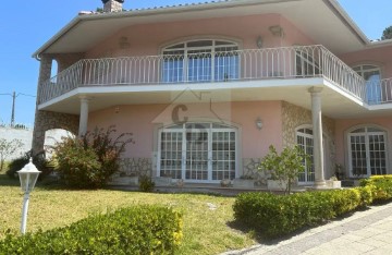 House 4 Bedrooms in Batalha