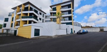 Apartment 3 Bedrooms in Rosto de Cão (São Roque)