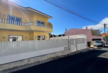 House 4 Bedrooms in Almargem do Bispo, Pêro Pinheiro e Montelavar