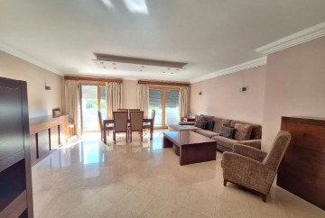 Apartment 3 Bedrooms in São Domingos de Benfica