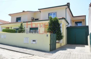 House 3 Bedrooms in Oiã