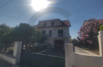 House 3 Bedrooms in Zibreira