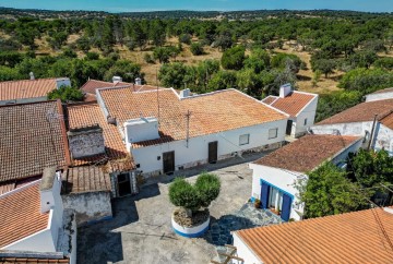 Moradia  em N.S. da Tourega e N.S. de Guadalupe