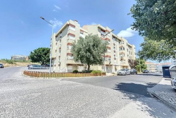 Apartment 3 Bedrooms in Sacavém e Prior Velho