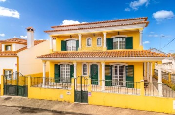 House 4 Bedrooms in Golegã