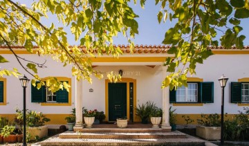 House 4 Bedrooms in Coruche, Fajarda e Erra