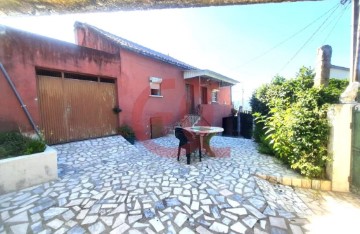 House 3 Bedrooms in Vila Franca