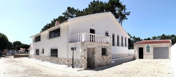 House 4 Bedrooms in Colares