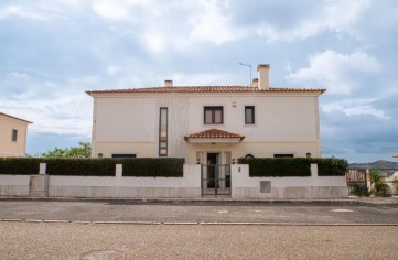 Maison 5 Chambres à Arranhó