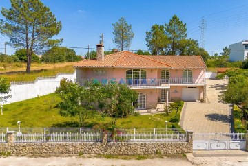 House 5 Bedrooms in Batalha