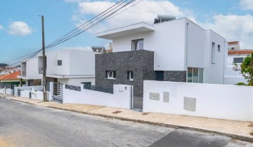 Maison 4 Chambres à Charneca de Caparica e Sobreda