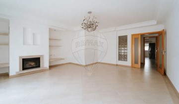 Apartment 2 Bedrooms in Alenquer (Santo Estêvão e Triana)