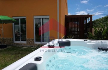 House 3 Bedrooms in Lourinhã e Atalaia