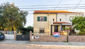 Maison 5 Chambres à Charneca de Caparica e Sobreda