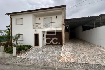 House 2 Bedrooms in Avelar