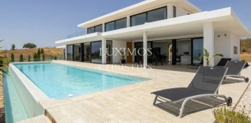 House 5 Bedrooms in Santo António de Monforte