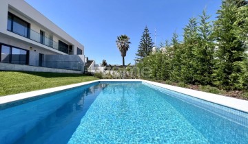 House 4 Bedrooms in Cascais e Estoril