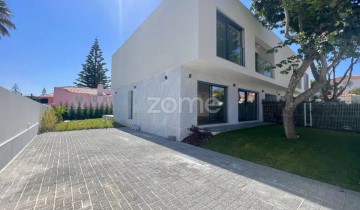 House 4 Bedrooms in Cascais e Estoril