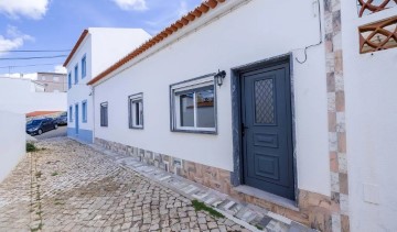 House 3 Bedrooms in Luz