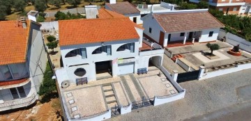 Moradia 4 Quartos em N.S. da Vila, N.S. do Bispo e Silveiras