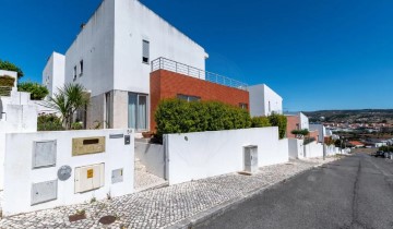 Maison 4 Chambres à Loures