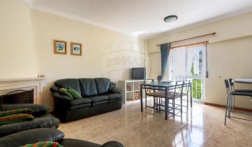 Apartment 1 Bedroom in Carcavelos e Parede