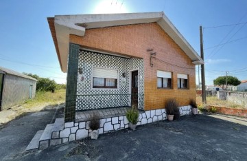 House 3 Bedrooms in Pardilhó